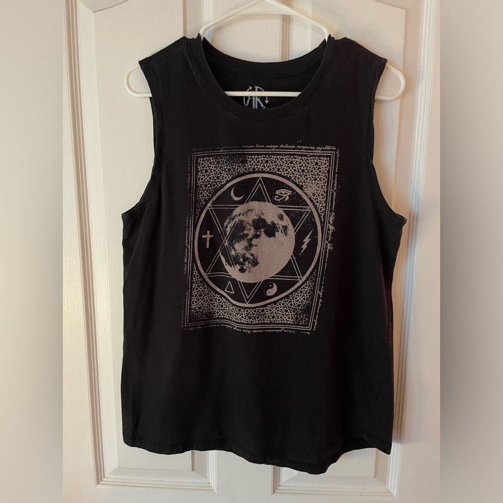 Black witchy/moon print tank! SOFT MATERIAL
